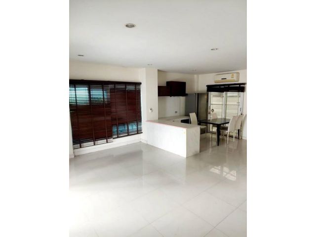 P1909 ขายทาวน์เฮ้าส์ เนอวานา คลัสเตอร์ รามคำแหง  NIRVANA