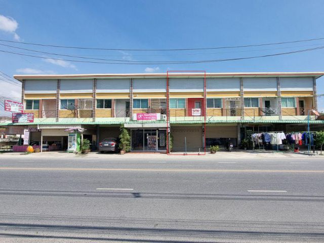 ขายอาคารพาณิชย์ 2 ชั้น บ่อวิน ติดถนนหลัก ทำเลธุรกิจ ใกล้นิคมฯ ราคาพิเศษ 2.2 ล้าน