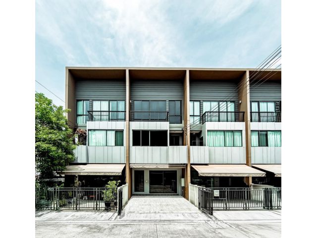 ทาวน์โฮม 3 ชั้น บ้านกลางเมือง ราชพฤกษ์ ขนาด 18 ตารางวา 3 ห้องนอน อำเภอบางกรวย ตำบลมหาสวัสดิ์ จังหวัดนนทบุรี