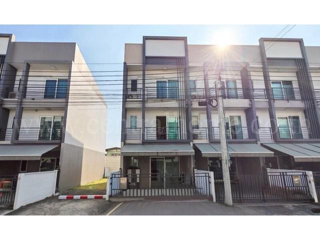 ทาวน์โฮม 3 ชั้น บ้านกลางเมือง สวนหลวง ใกล้ MRT สถานีศรีอุดม