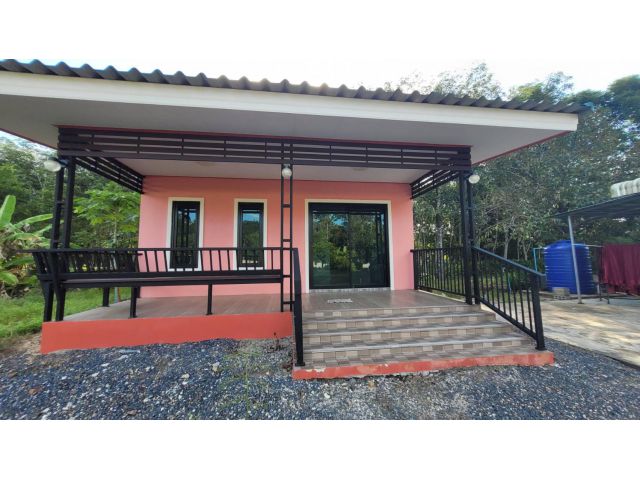 ขายที่ดิน 1 ไร่ครึ่ง.พร้อมบ้านสวน ปลูกปาล์มอายุ 2 ปี บรรยากาศดีมาก ใกล้ตลาดนาชุม จ.นครศรีธรรมราช