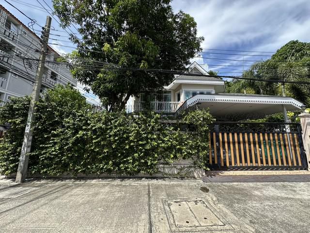 บ้านหลังใหญ่หัวมุม ทำเลดี ตอบโจทย์สำหรับครอบครัว