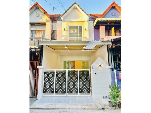 ขายทาวน์เฮาส์ 2 ชั้น รีโนเวทใหม่ หมู่บ้านมารวย บางเขน พหลโยธิน54/