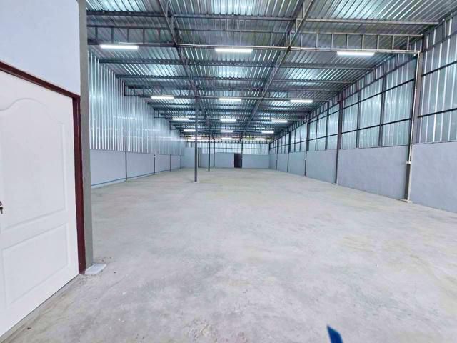 พร้อมออฟฟิสให้เช่าโกดัง โรงงาน เลียบคลองบางน้ำจืด 1.3 กม. 400 ตร