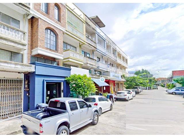 อาคาร 3.5 ชั้น โรงเบียร์เยอรมันตะวันแดง 3-4นอน 4น้ำ น้ำมันปตท.