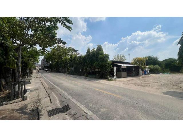 R69-52ขายที่ดินแปลงใหญ่ 20-2-51 ไร่ ใจกลางเมืองอ่อนนุช44  (8,251 ตร.ว.) หน้ากว้างติดถนนซอย 194 เมตร ลึก 132 เมตรเข้าซอยอ่อนนุช 44 ประมา