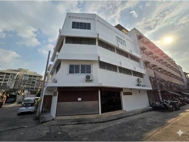 ให้เช่าตึกแถว 4 คูหาทะลุถึงกัน พื้นที่ 500 ตรม. ย่านสาทร นราธิวาส