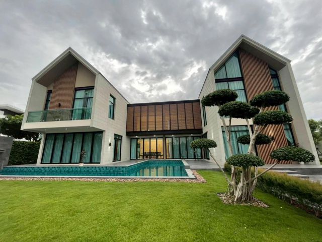 ขายบ้านเดี่ยวสุดหรู ใจกลางรามอินทรา 117 บนพื้นที่ 1 ไร่ 1 งาน ขนาด 600 ตร.ม. 5-6 ห้องนอน 12 ที่จอดรถ จากราคา 50 ล้านบาท