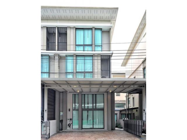 ขายทาวน์โฮม 3.5 ชั้น (แนวบ้านแฝด) Patio พัฒนาการ 32 เฟอร์พร้อมอยู