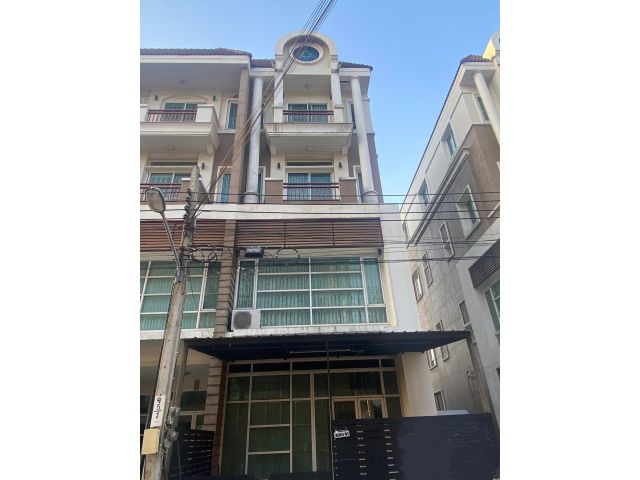 ขายทาวน์โฮม 4 ชั้น  Premium Place นวมินทร์