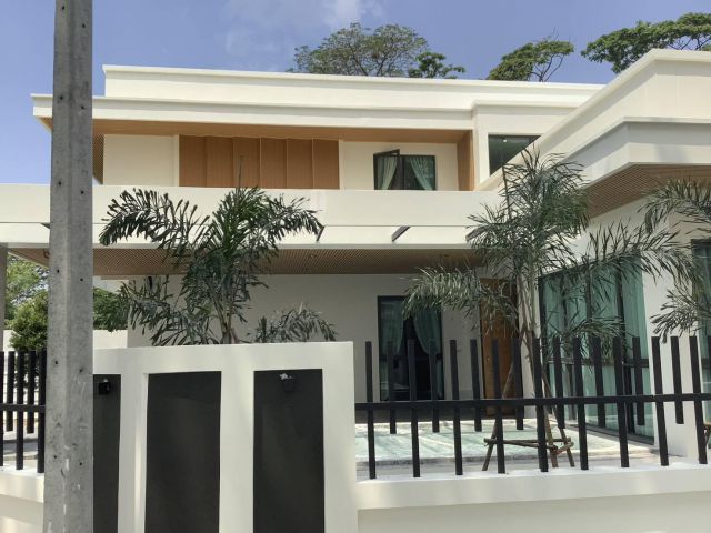 ขายบ้านพูลวิลล่าพัทยาสร้างใหม่2ชั้นพร้อมอยู่ 4 ห้องนอน 5 ห้องน้ำ ซอยชัยฤกษ์1 ใกล้ทะเลจอมเทียนเพียง 1.5 กม. มีเพียง3หลังเ