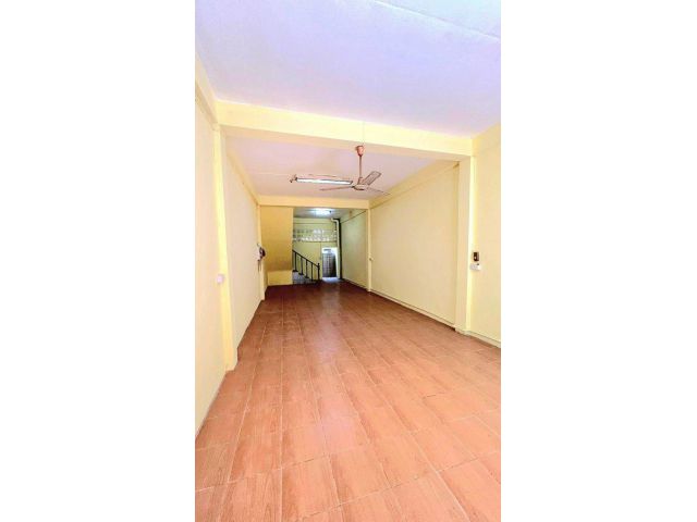 ขายตึกแถว 3 ชั้น 14 ตร.ว. ทำเลดี ใกล้ MRT บางโพ  และโรงเรียนโยธินบูรณะ ซอยประชาราษฎร์สาย 1 ซอย 36