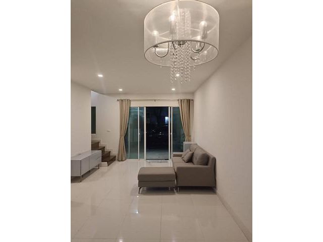 ให้เช่าทาวน์โฮม3ชั้น 25ตรว. อยู่ถนน รามอินทรา127 ใกล้บิ๊กซีสุวินท