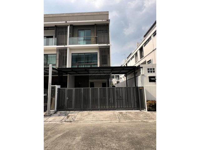 ให้เช่าโฮมออฟฟิศ 3 ชั้นหลังริม 31 ตร.ว. The Landmark เอกมัย-รามอิ