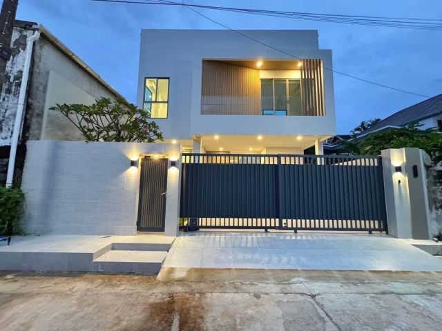 PRIVATE POOL VILLA FOR SALE Price 13.5 MLB.