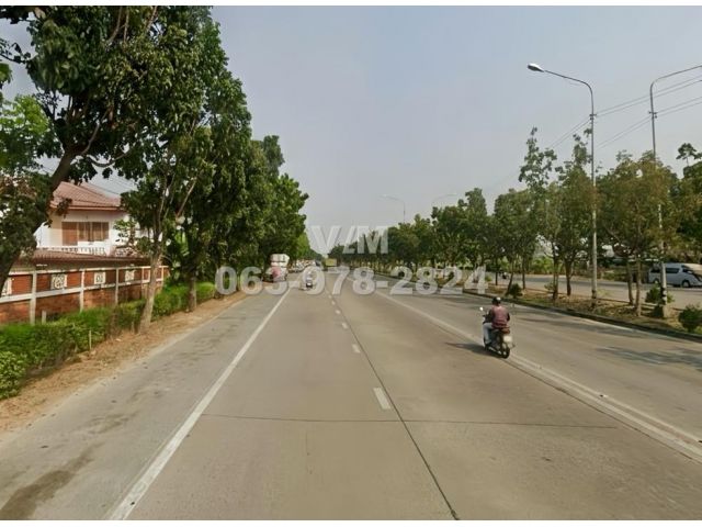 ขายที่ดิน เมนถนนพุทธมณฑลสาย 1 แขวงฉิมพลี เขตตลิ่งชัน  เนื้อที่ 1-3-70 ไร่