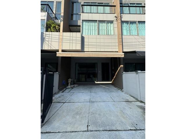 ให้เช่าทาวน์โฮม 3ชั้น บ้านกลางเมือง พระราม 9-กรุงเทพกรีฑา