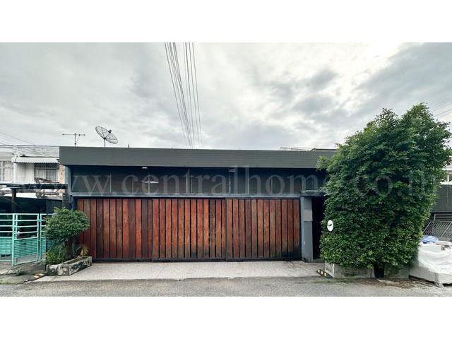 ลดราคา ทาวน์เฮ้าส์ พงษ์เพชรวิลล่า 3 ใกล้ MRT สถานีเมืองทองธานี