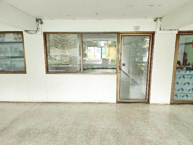 ออฟฟิศประเทศไทย ติดรถไฟฟ้า MRTสุทธิสาร 900ม.32 ตร.ม. ถูกที่สุด