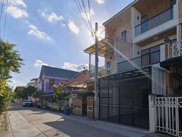 ขายทาวน์เฮ้าส์ ลาดพร้าว 94 ซอยอินทราภรณ์