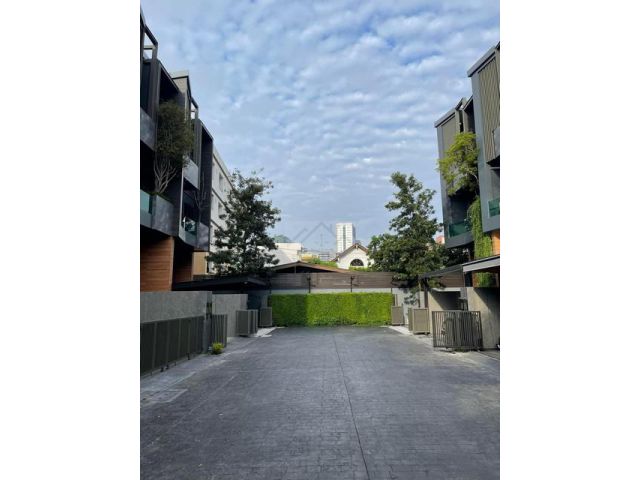 ให้เช่าทาวน์โฮมหรู 3.5 ชั้น 254 ตรม.The Eight จตุจักร-รัชดา ลาดพร