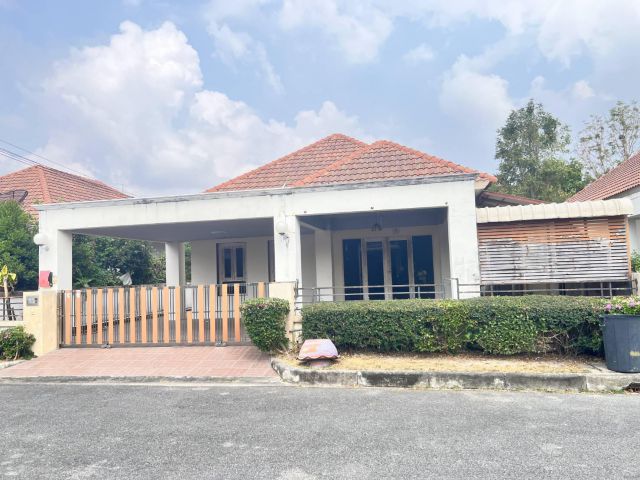 ให้เช่า บ้านเดี่ยว ตามสภาพ ชั้นเดียวใกล้สุขุมวิท ขนาด 58 ตร.วา 3 นอน 2 น้ำ ทำเลดีเดินทางสะดวก เลี้ยงสัตว์พันธุ์เล็กได้