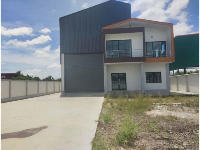 โรงงาน–โกดังสร้างใหม่ ใกล้นิคมสินสาคร ขาย / ให้เช่า | พร้อมใช้งานทันที | รถใหญ่เข้าออกได้ ทำเลอุตสาหกรรมแท้ – อาคารใหม่