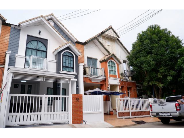 ทาวน์เฮ้าส์ทำเลทอง