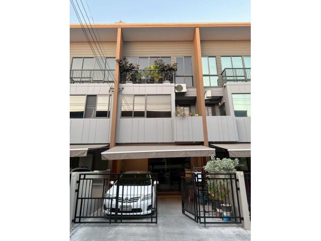 ขายทาวโฮม3ชั้น โครงการ บ้านกลางเมือง สุขุมวิท–อ่อนนุช