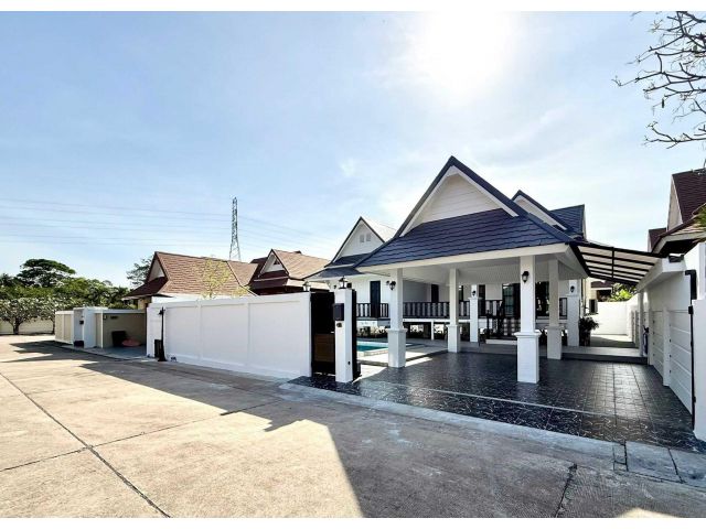 ขายบ้านพร้อมสระว่ายน้ำระบบเกลือ ชัยพฤกษ์ 2 เขามะกอก ใกล้หาดจอมเทียน พัทยา รีโนเวทใหม่พร้อมเข้าอยู่