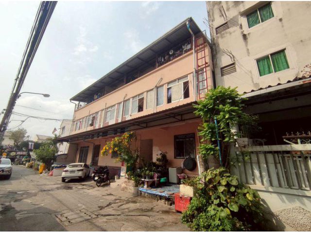 ขายหอพัก 3 ชั้น 48 ห้อง เนื้อที่ 131 ตารางวา ผู้เช่าเต็ม ใกล้ตลาดรถไฟขจรวิทย์ ถนนเทพารักษ์ ตำบลบางพลีใหญ่ อำเภอบางพลี