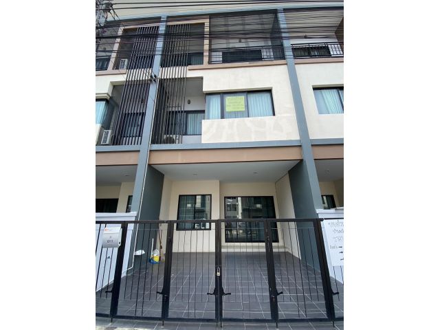 ขายทาวน์โฮม 3 ชั้น หมู่บ้านซิตี้พลัส หนองจอก กรุงเทพฯ