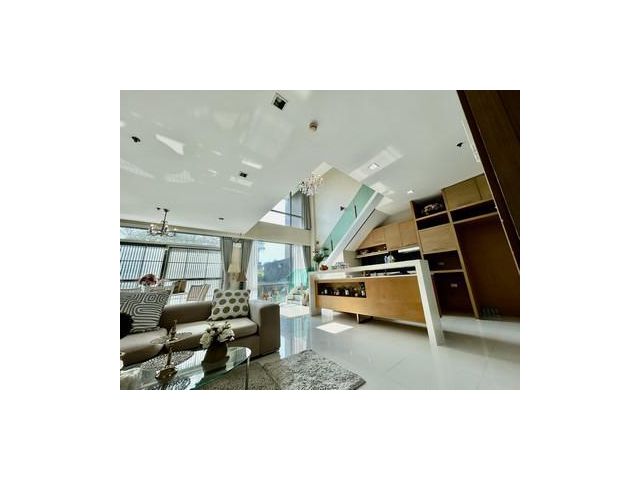 ขายคอนโดหรูติดทะเล Duplex 2 ชั้น 187.3 ตร.ม คาซาลูน่า พาราดิโซ