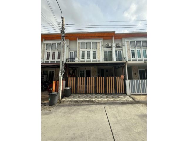 ขาย ทาวน์โฮม หมู่บ้านโกลเด้นทาวน์ 2 จรัญ ปิ่นเกล้า ขนาด 18 ตรว