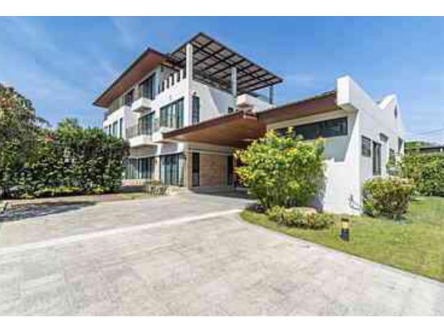 U1394 ให้เช่าบ้านเดี่ยว 3 ชั้น หมู่บ้านมาสเตอร์พีช พระราม 9 พร้อมเฟอร์ในบ้าน และ สระว่ายน้ำส่วนตัว ทำเลดีเดินทางสะดวกเข้