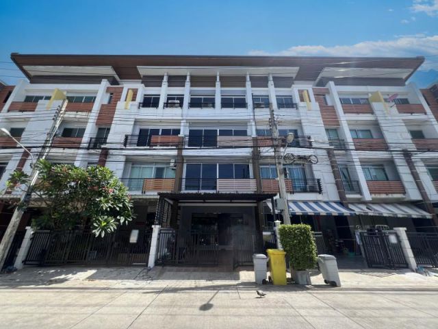 ขายโฮมออฟฟิศ บิสทาวน์ ศรีนครินทร์ (Biztown Srinakarin) ติด bts สายสีเหลือง ต่อเติมเต็มพื้นที่ทั้งหลัง