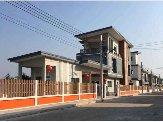 CH1156 ขายบ้านหน้ากว้าง ย่านประชาอุทิศ คลองสวน 6 ห้องนอน 4 ห้องน้