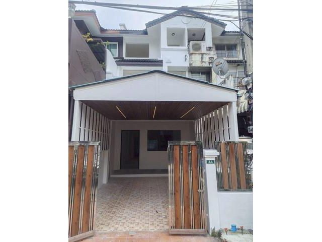 ขายทาวน์โฮม 4 ห้องนอน ซ.สุคนธสวัสดิ์36 ไปเซ็นทรัลอีสวิลล์เพียง 8