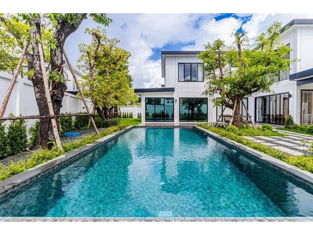 พูลวิลล่าหรูสไตล์โมเดิร์น ใกล้พระธาตุดอยคำ แม่เหียะ เชียงใหม่