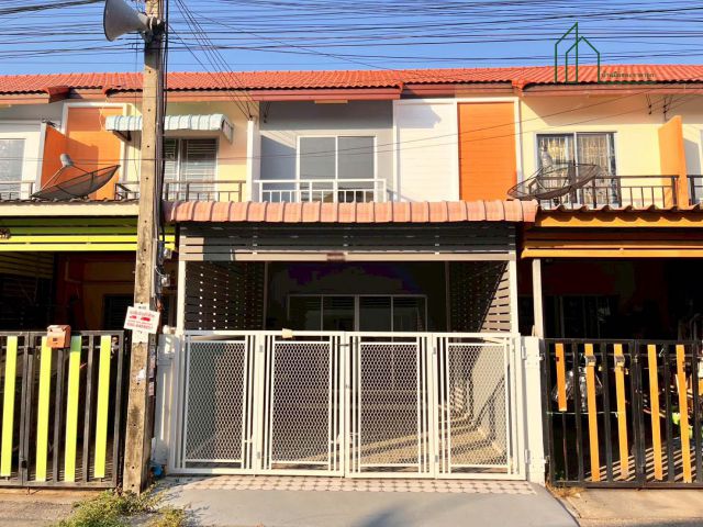 ทาวน์เฮ้าส์ 2 ชั้น หมู่บ้านชายคลอง เทพารักษ์ รีโนเวทพร้อมอยู่