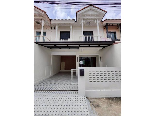 ทาวน์โฮมรีโนเวทใหม่สุดหรู! ทำเลทองท่าอิฐ-รัตนาธิเบศร์ พร้อมเข้าอยู่!