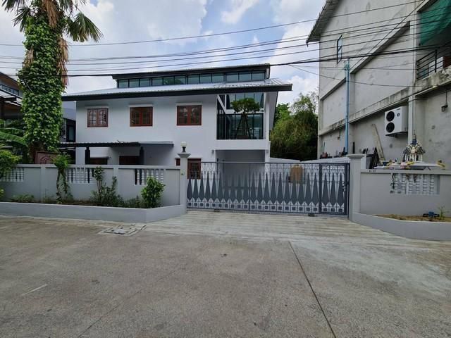 U1402 ให้เช่าบ้านเดี่ยว 2 ชั้น ย้านโชคชัย 4 ลาดพร้าว บ้านใหญ่ ใกล้รถไฟฟ้า โชคชัย4 ทำเลดีเดินทางสะดวก เข้าออกได้หลายทาง