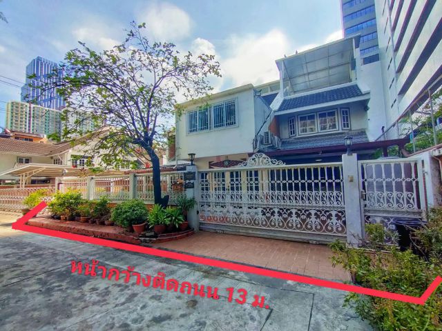 ขาย บ้านเดี่ยว 3 ชั้น(รวมดาดฟ้า) หลังมุม 57.5 ตรว. ม.ทวีมิตร ซอย 4 ทำเลใจกลางเมือง หลังเซ็นทรัลพระราม 9 ใกล้ MRT พระราม9