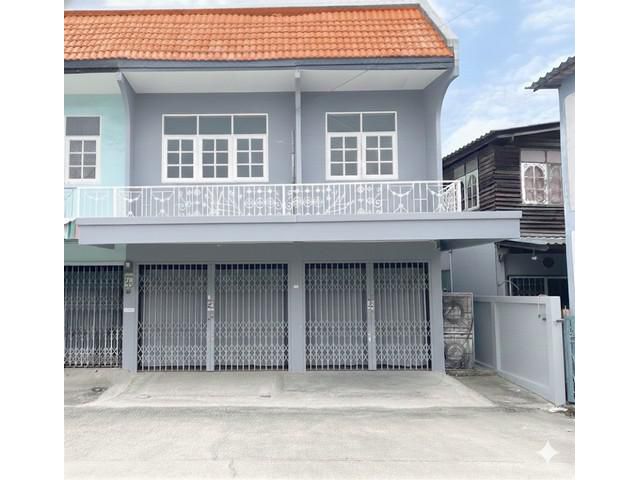 ขายด่วน รีโนเวทใหม่  อาคารพาณิชย์ 2 ชั้น อ้อมใหญ่ ซอยเทศบาล 6