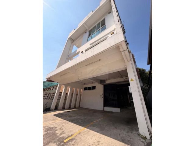 ให้เช่าโฮมออฟฟิศ 3 ชั้น + ดาดฟ้า 750 ตรม. ย่านเพชรบุรี – พระราม 9