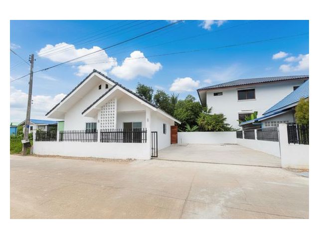 บ้านเดี่ยว ใจกลางเมือง เทศบาลอรัญญิก ราคา New Year Sale 1.69 ล้าน (จาก 2.09 ล้าน) ซ.สระสี่เหลี่ยม 13 (ซ.ชื่นฤดี-ซ.ขุนหาร