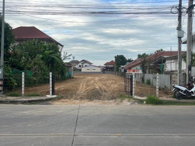 ขายที่ดิน 1  ไร่ 1 งาน  68 ต.ร.ว  ติดถนนสืบศิริ/ร่วมเริงไชย