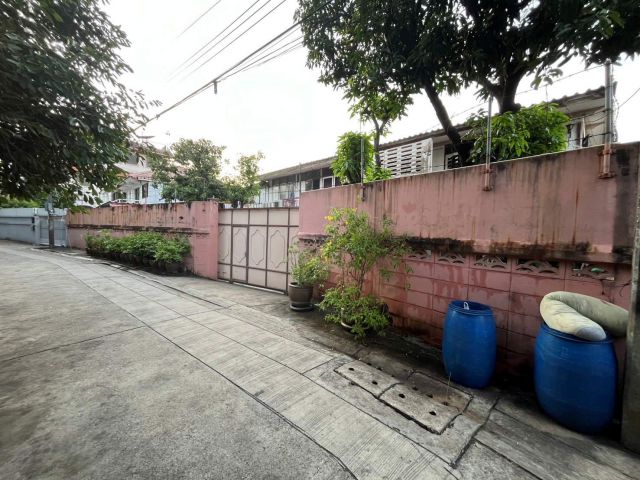 ขายด่วน บ้านริมคลอง 2 ชั้น 90 ตารางวา ปรีดี 26 สุขุมวิท 71 ทำเลสุขุมวิท ใกล้ เอกมัย ทองหล่อ