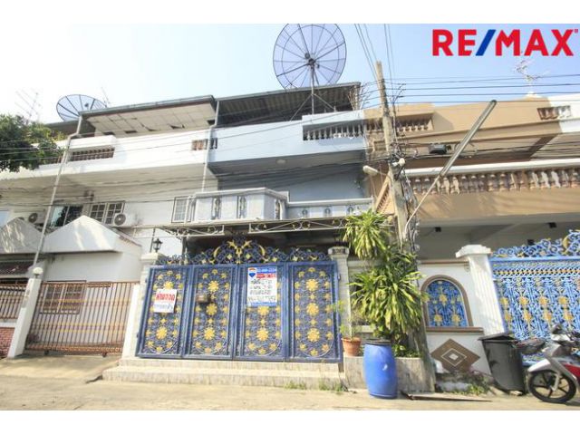 ทาวน์โฮมพาราไดซ์วิลล่า จรัญสนิทวงศ์5 ใกล้รถไฟฟ้าท่าพระ BTSจรัญ13 เดอะมอลล์ท่าพระ บ้านพร้อมอยู่ ตกแต่งแล้ว 3ชั้น