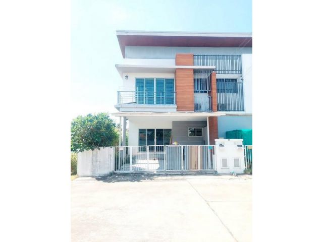 ขายทาวน์เฮ้าส์ 2 ชั้นหลังมุม เนอวานา คลัสเตอร์ รามคำแหง160 (มิสที